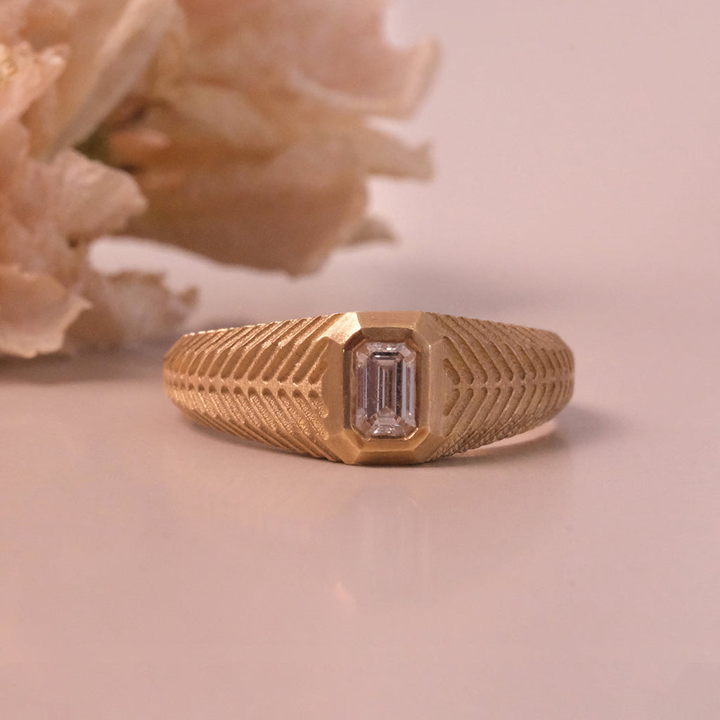 0.20 Karat Emerald Serçe Parmak Pırlanta Yüzük