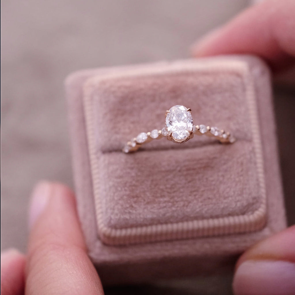 1.10 Karat Sarin Oval Tektaş Pırlanta Yüzük