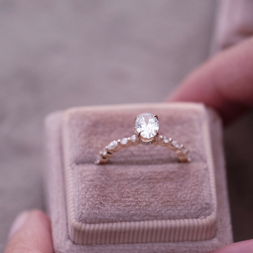 1.10 Karat Sarin Oval Tektaş Pırlanta Yüzük