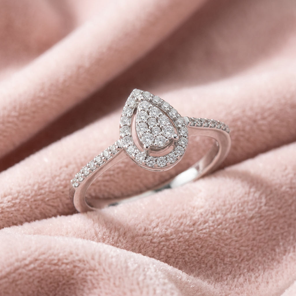 DVS Diamonds DVSR0063 pırlanta yüzük pudra pembe kadife üzerinde